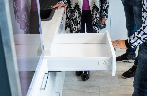 Balmaz Bútor- Hajdúböszörmény - Kihúzható fiók az Antónia konyhabútorban